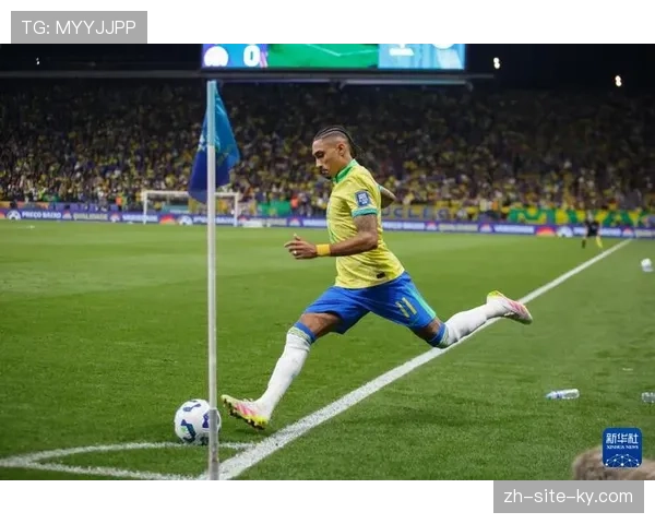 巴西队安切洛蒂试验四攻击手阵型，维尼修斯拉菲尼亚难破密集